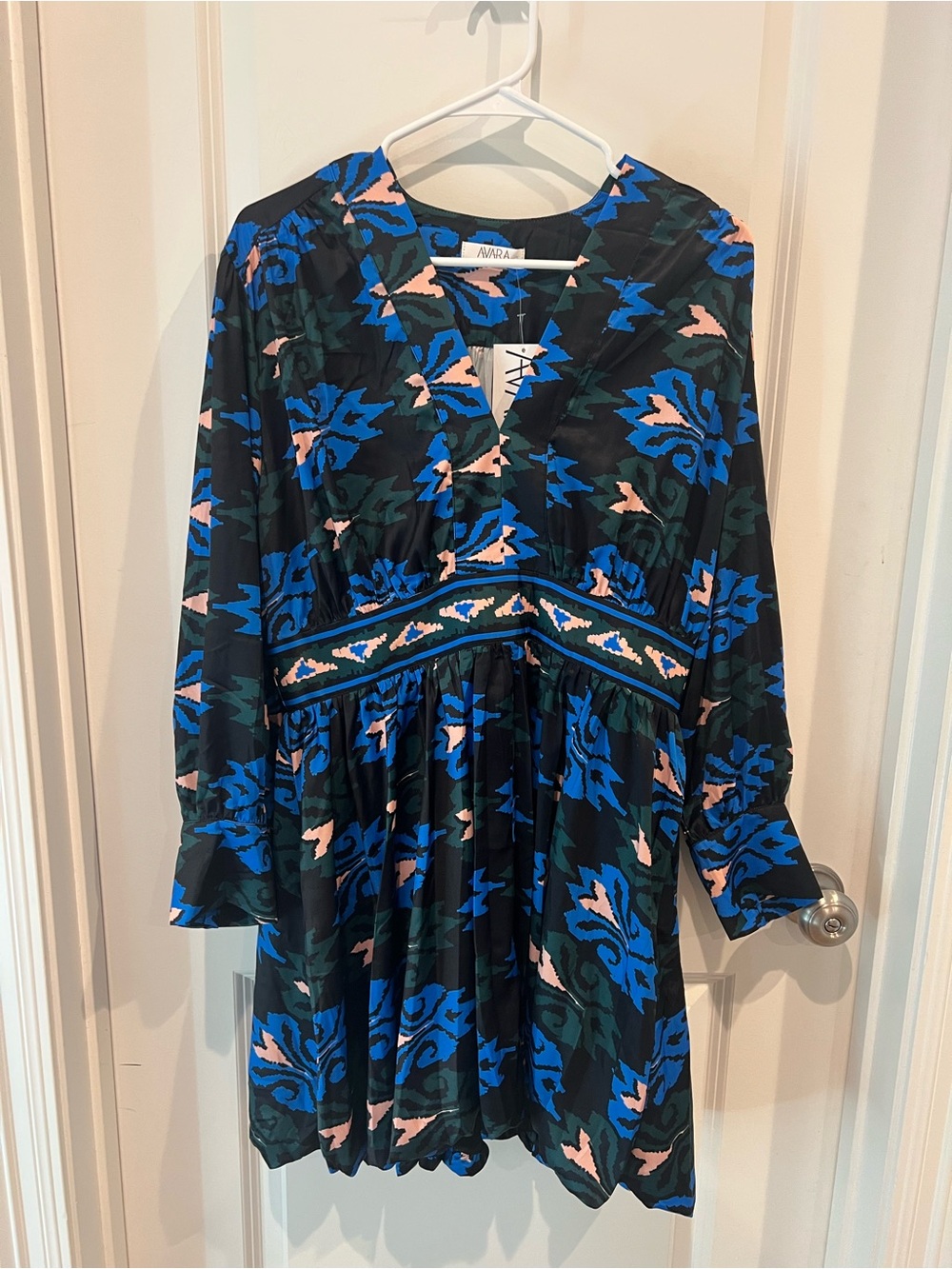 Avara Dress size large